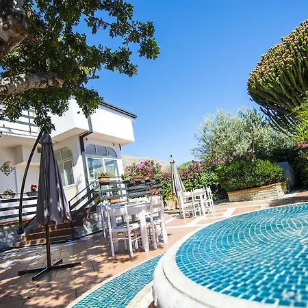 ベッド・アンド・ブレックファスト Grotta Dei Puntali カリーニ